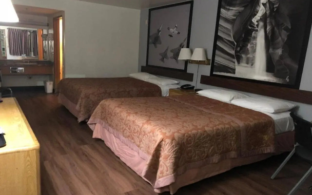 Super 8 By Wyndham Phoenix Metro North