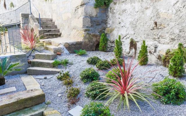 Trind5 · Samasal Trindade Apartments #5 Next to Aliados!