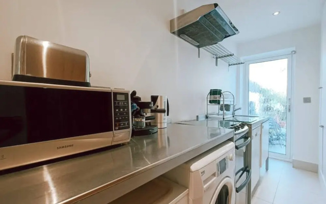 The Sandy Studio Flat in Petersham