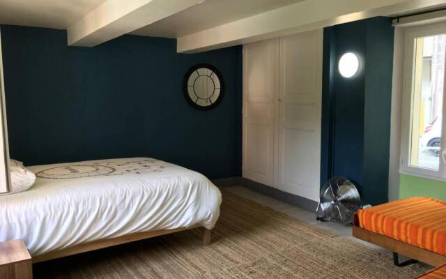 Nyons Centre, plage, vue, appart 6 pers, jardin