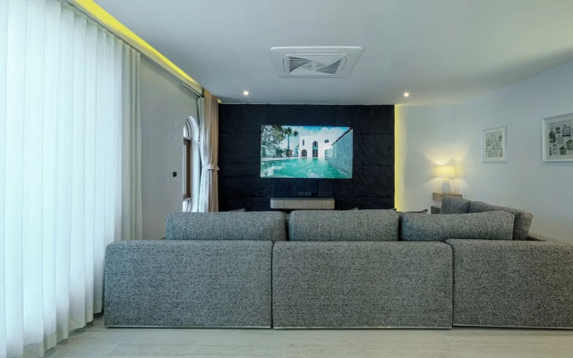 A Dream Naka Island - Beachfront Retreat