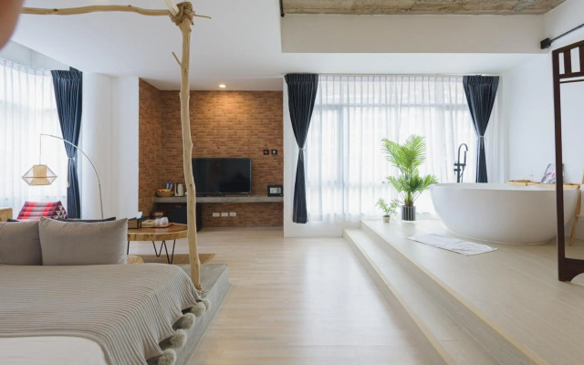 YOLO Bangkok Boutique Hotel