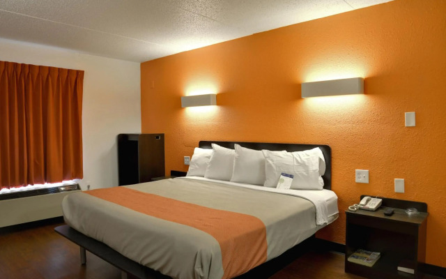 Motel 6 Toledo, OH