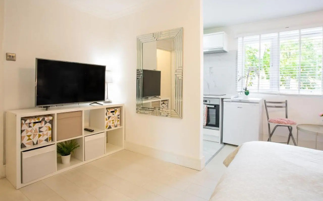 Modern apartment close to central London (zone 2)