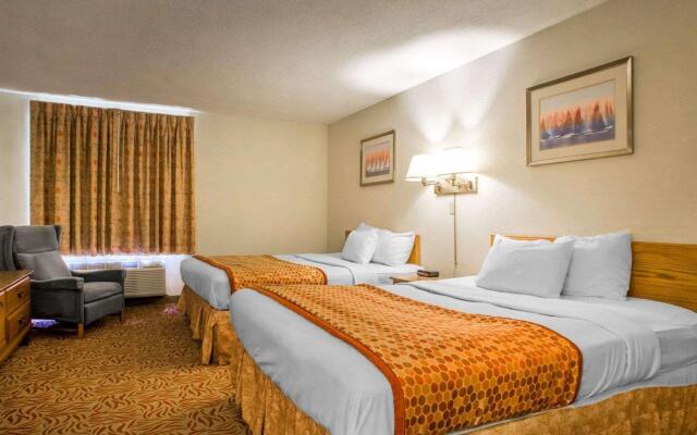 Econo Lodge Inn and Suites Stevens Point