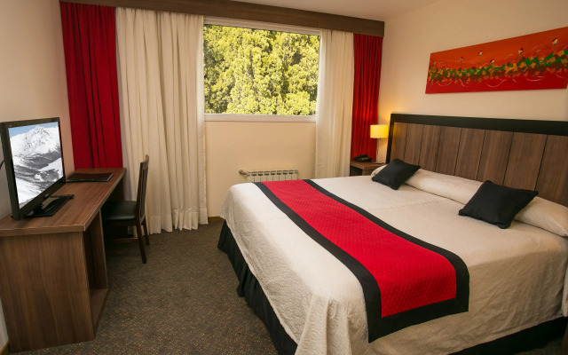 Huinid Pioneros Hotel