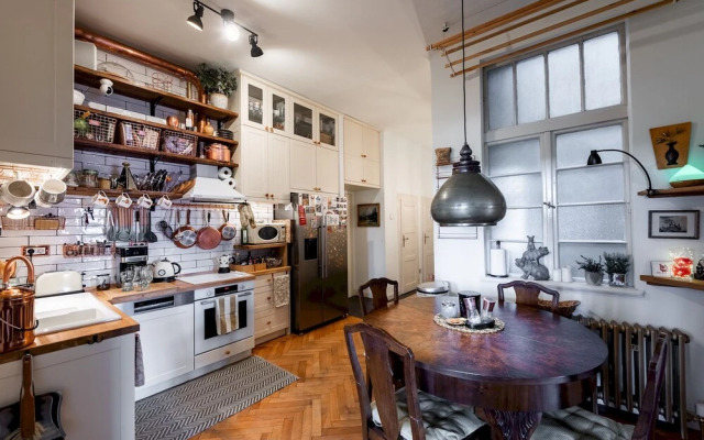 Premium 3 Bed 3 Bath Lounge Apartment