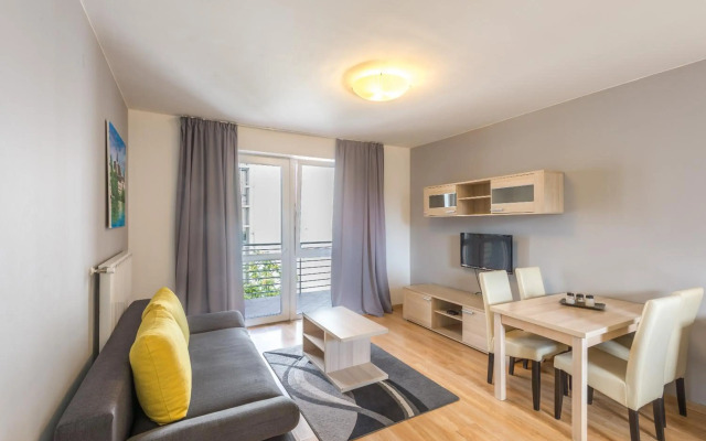Corvin Plaza Apartments and Suites