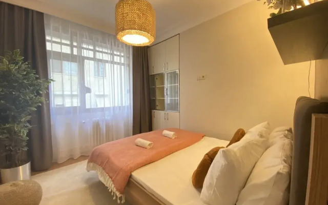 Colourful House in Kad k y