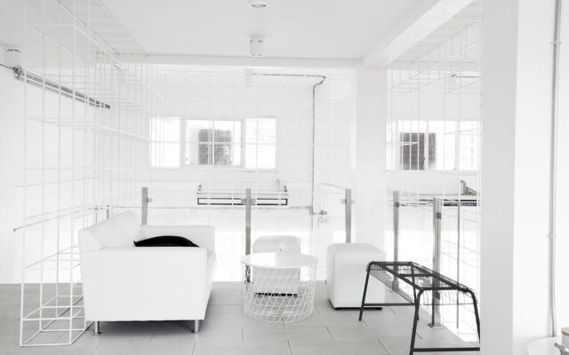 Flat White Cafe x Poshtel