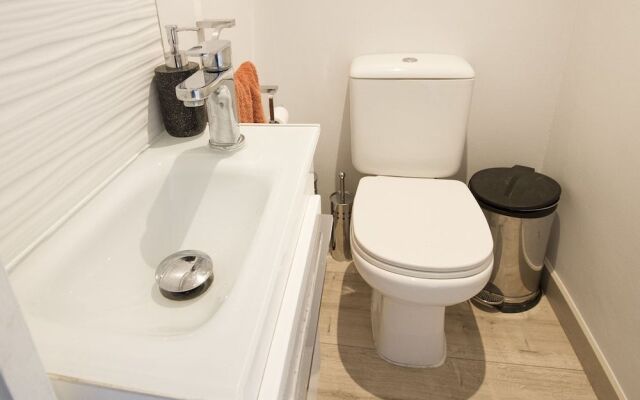 Trendy 1-BR City Center Apt