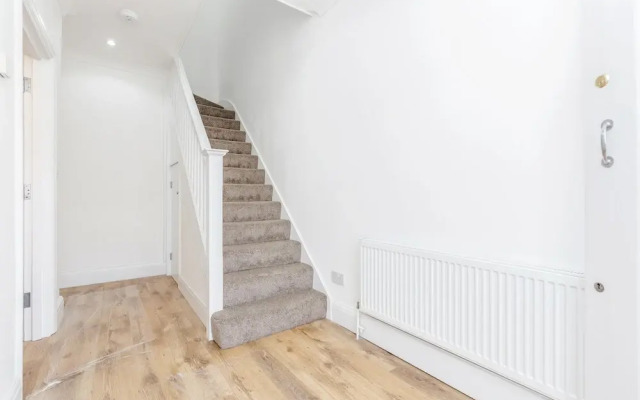 Modern & Spacious 3BR Terraced House