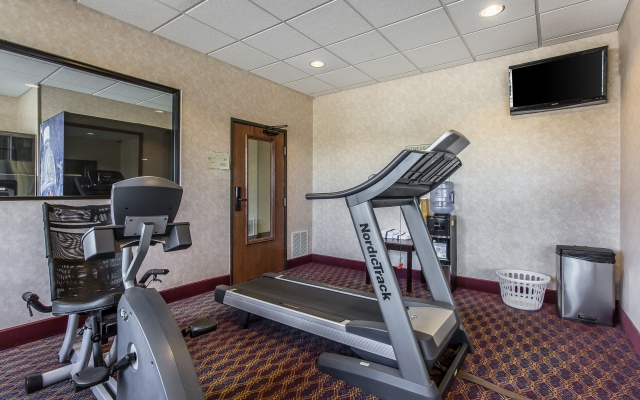 Quality Inn & Suites MidAmerica Industrial Park Area