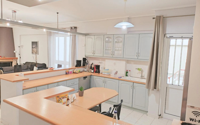 Summer Breeze Apartment in Kalamata