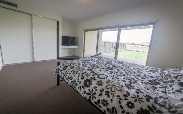 Wenneelys - 26/45 St Andrews Boulevard