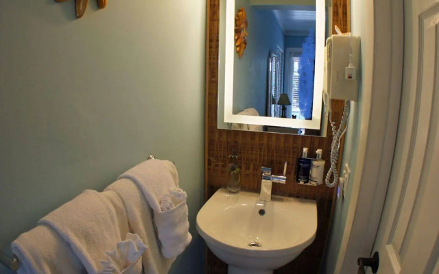 Seascape Tropical Inn - Adult Exclusive