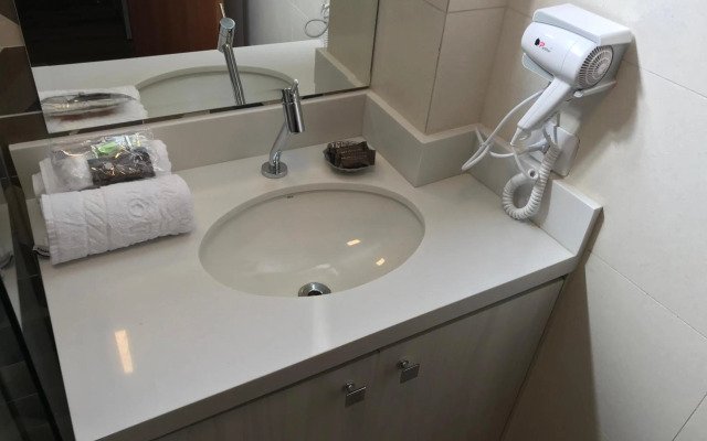 Liberdade 1 QT + Sofá Cama - 200m Metrô. Novo!