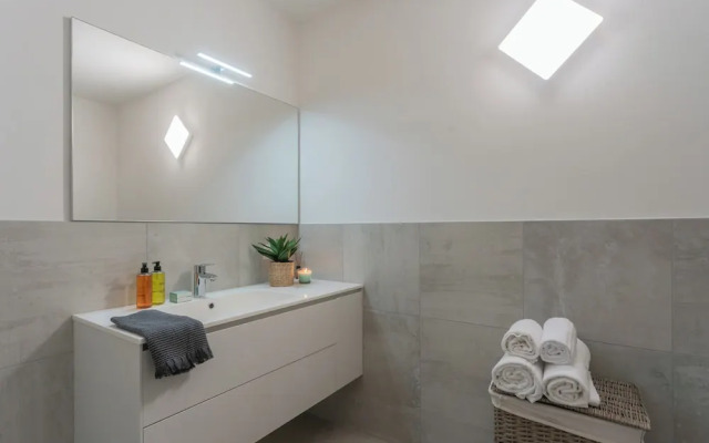 Blooms by the Lake by Rent all Como