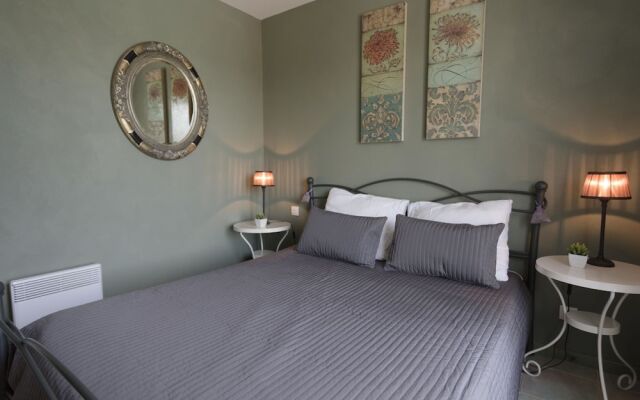 Spacious Villa With Private Swimming Pool and Jacuzzi