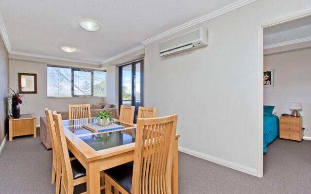 Aqualine Apartments on the Broadwater