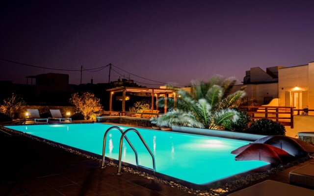 Lux Villa, 5 Master BR, Private Pool, Sunset View!