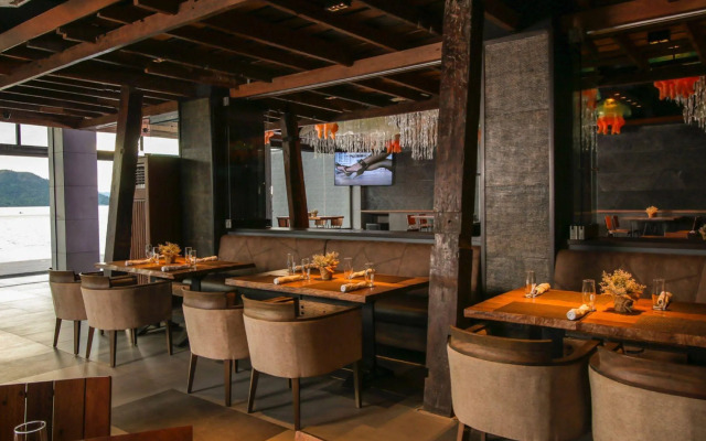 Two Seasons Coron Bayside Hotel