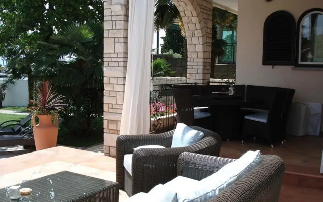 Villa Umag in Umag With 5 Bedrooms and 5 Bathrooms