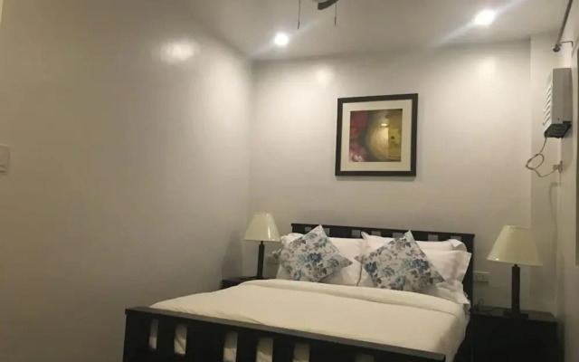 OYO 889 Amboy Hometel