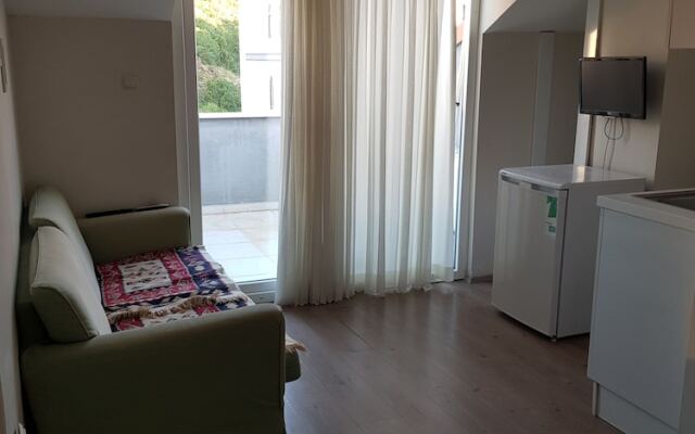 Zoviya Hill White Apart