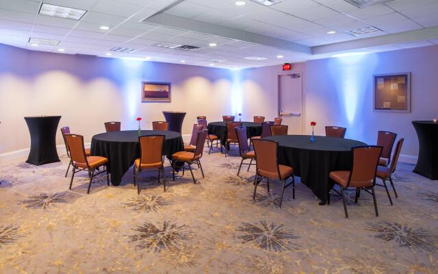 Crowne Plaza Suites MSP Airport - Mall of America by IHG