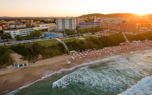 Perla Beach Hotel III