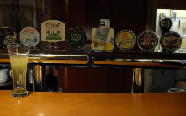 Academus - Cafe/Pub & Guest House