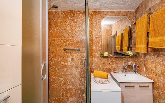 Nice Apartment in Rovanjska With Wifi and 2 Bedrooms