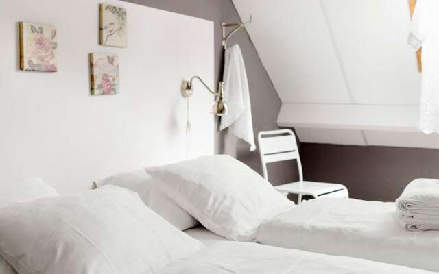 Flamboyant Farmhouse in Baarlo With Hot Tub, Garden