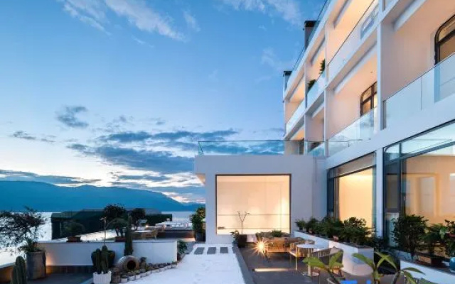 Seaview Homestay – Outside – Dali