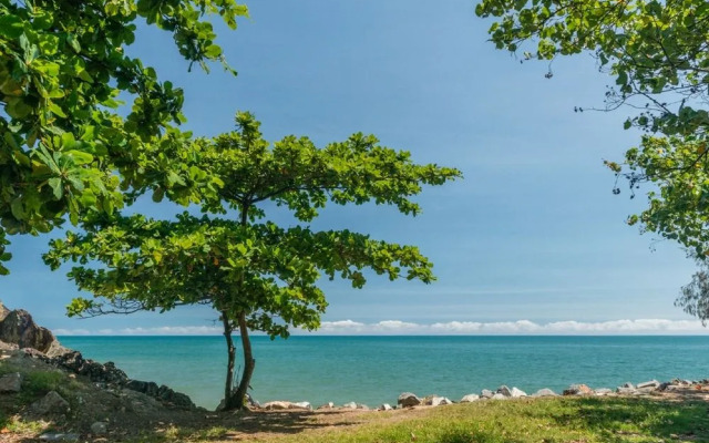 Cairns Beach Holiday Apartment