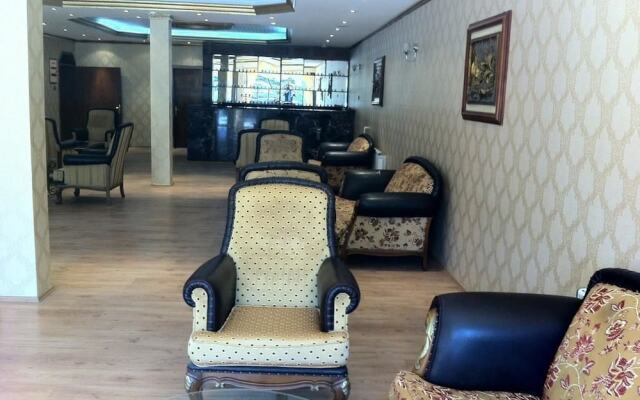 Eyna Hotel