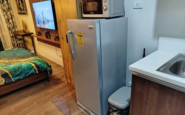 Air Residences-Modern studio w/ City skyline view