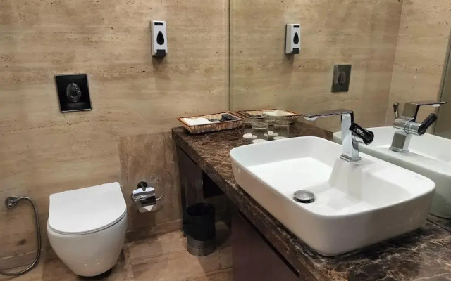 Bel-La Monde Hotel NH8 at 6km from IGI Airport Delhi