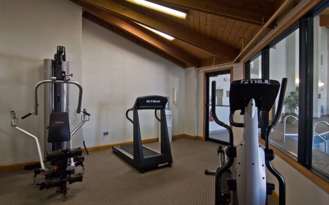 Schoenbrunn Inn & Suites