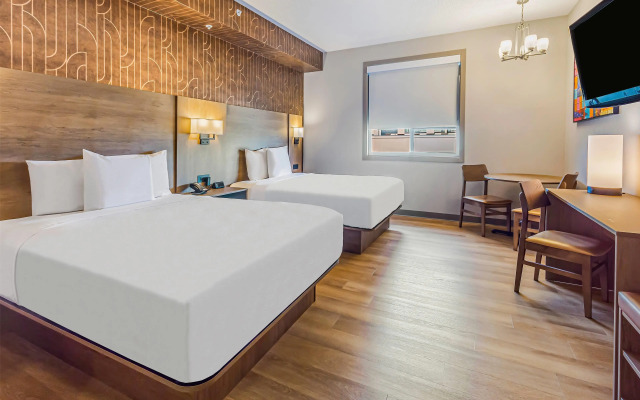 Days Inn & Suites by Wyndham West Edmonton