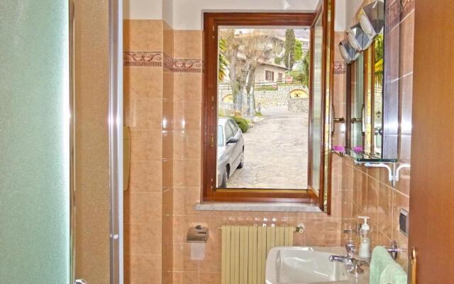 Casa Rosalia cozy holiday apartment by Gardadomsumea