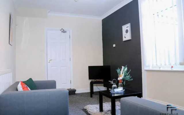 Beautiful 5-bed House Roker Beach