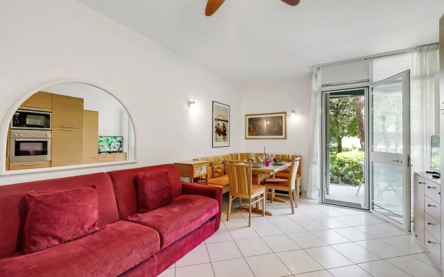 Max House