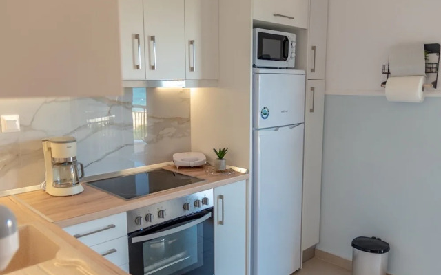 Dimi Seafront Partment by Rentals Pro