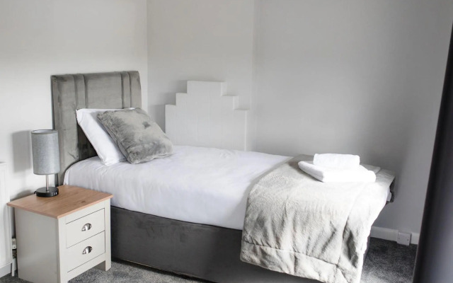 OYO The Kings Arms Broad Green Hotel