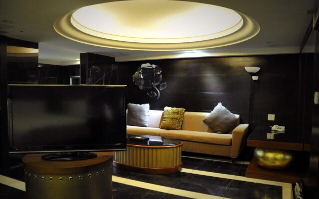 Burgary Hotel