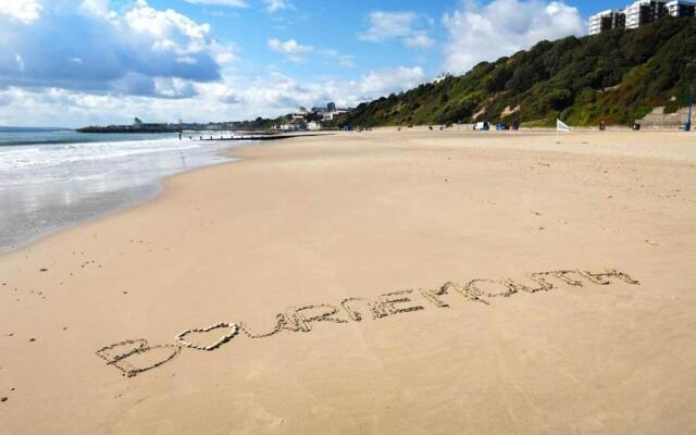 B-New Flat,4 Adults,20 mins to Beach,Netflix,Wifi
