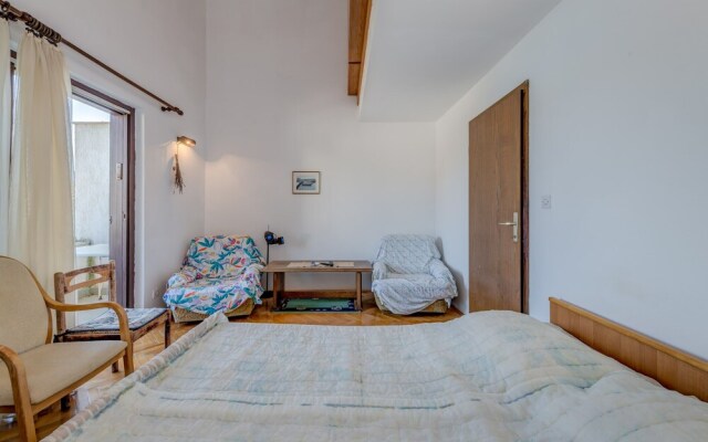 Beachfront apt at Exclusive Location Near Center