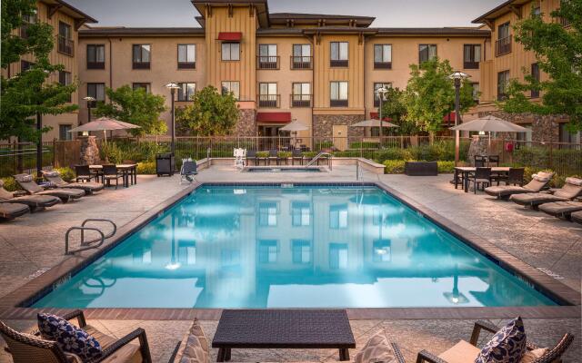 Hampton Inn & Suites Windsor - Sonoma Wine Country